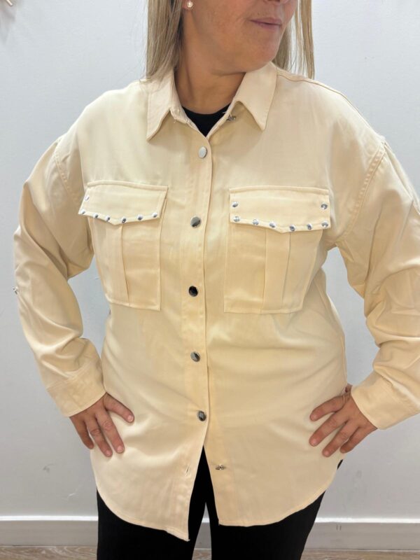 sobrecamisa dakota tachuelas beige