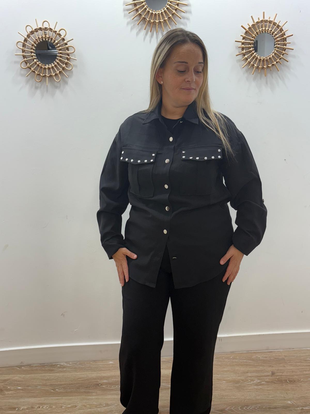sobrecamisa dakota tachuelas negra